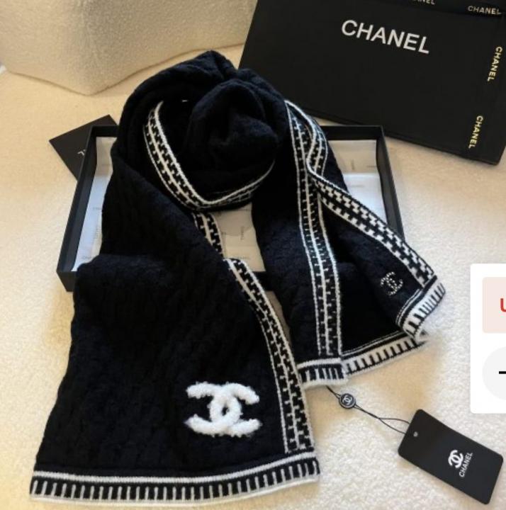 Chanel knit scarf black and white