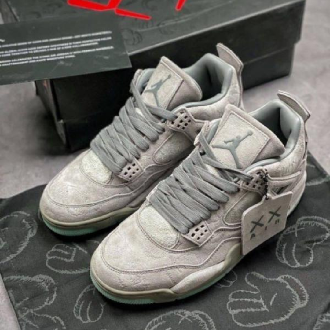 Air Jordan 4 Retro x KAWS Cool Grey (Unisex)