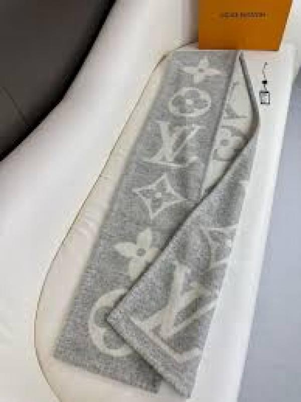 Louis Vuitton Essential Scarf