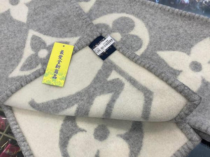 Louis Vuitton Essential Scarf