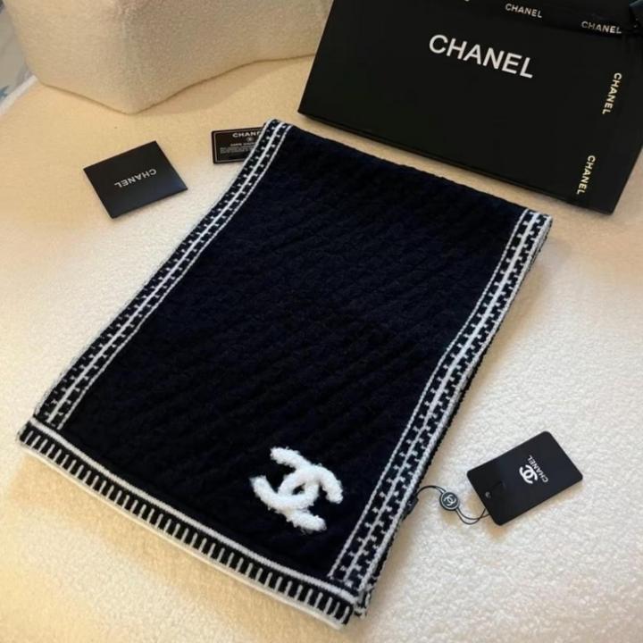 Chanel knit scarf black and white